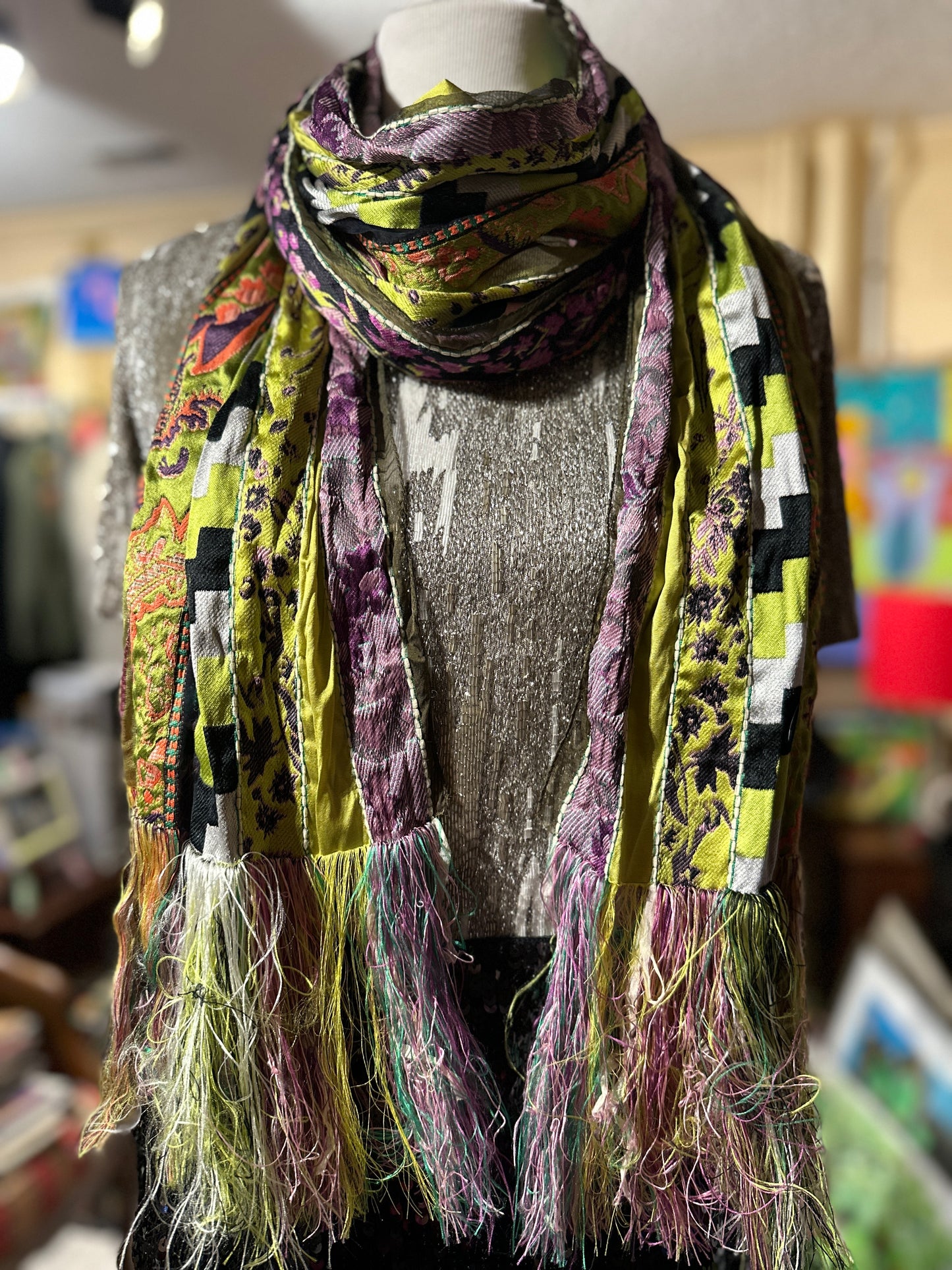 Tripp's Store / ACCESSORIES / Vintage Scarves / Wraps