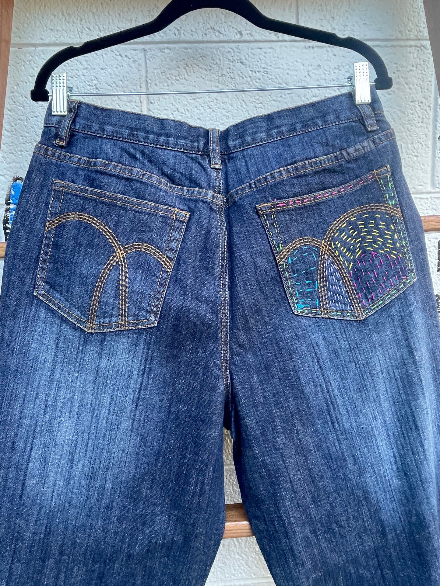 Tripp's Store : Liz Claiborne embroidered jeans // size 14 // Classic style stitched embroidery