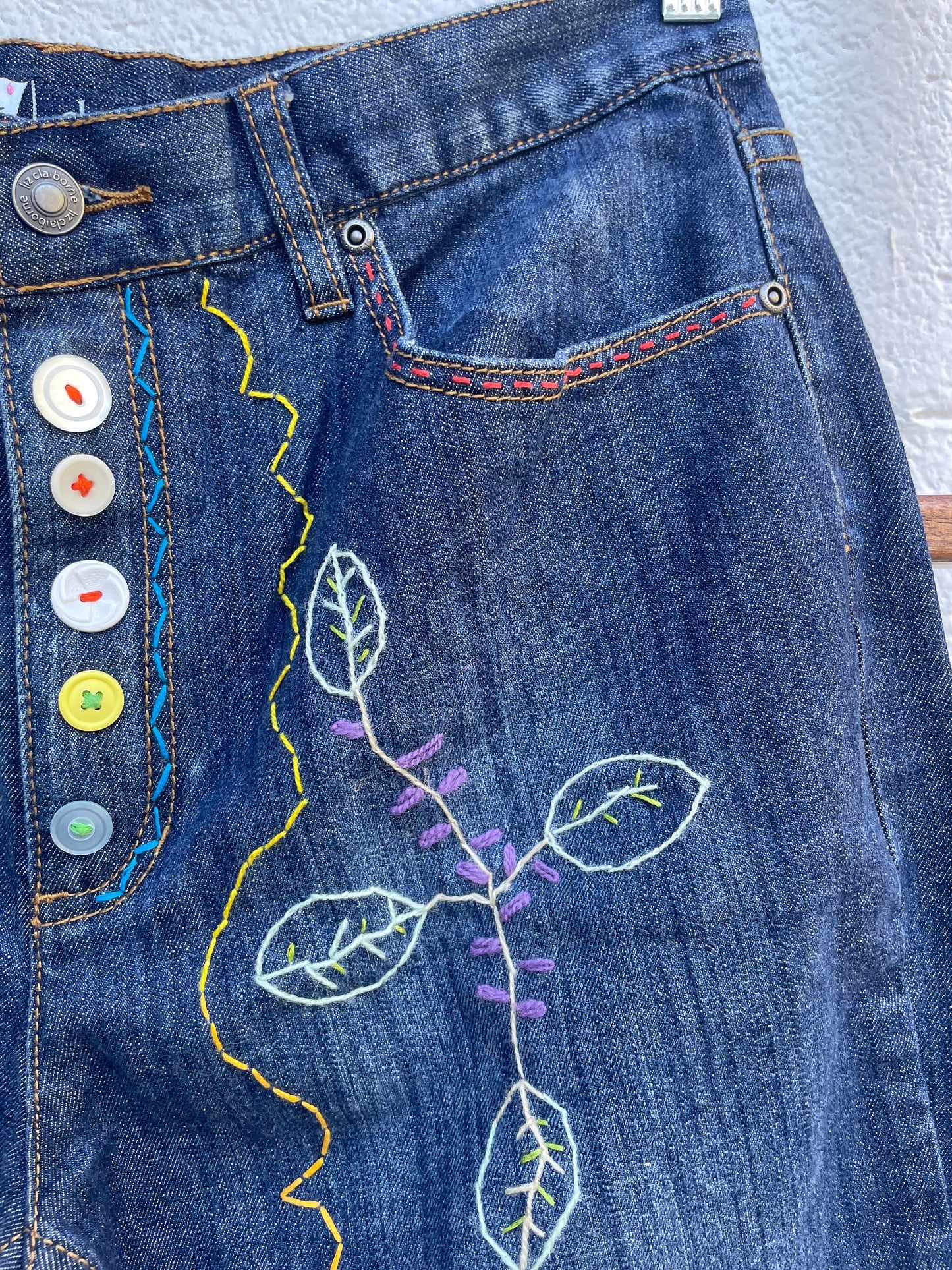 Tripp's Store : Liz Claiborne embroidered jeans // size 14 // Classic style stitched embroidery