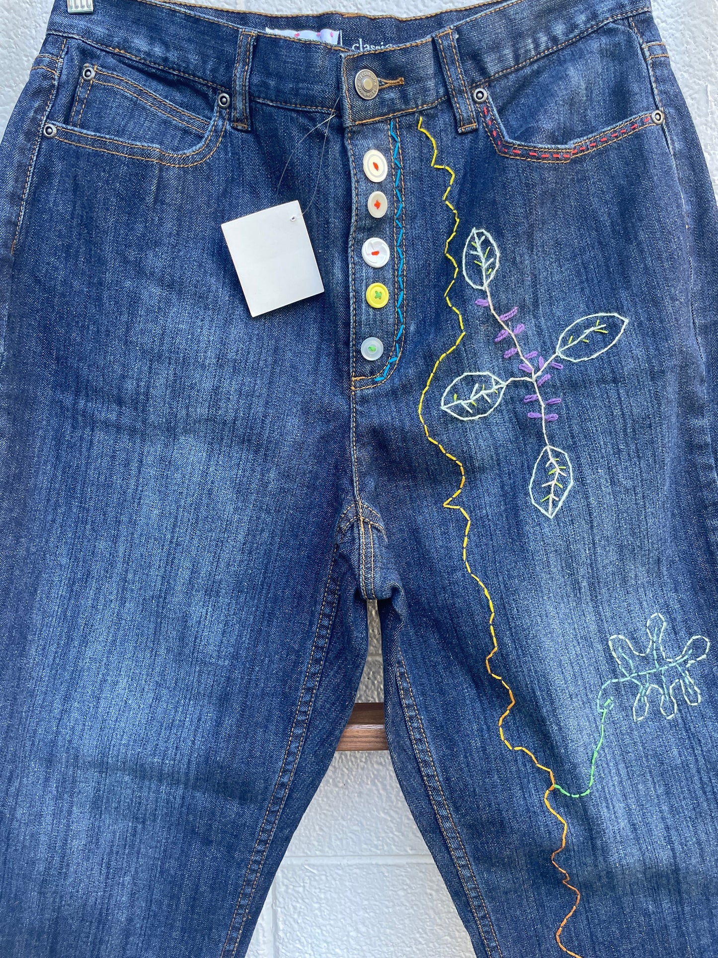 Tripp's Store : Liz Claiborne embroidered jeans // size 14 // Classic style stitched embroidery